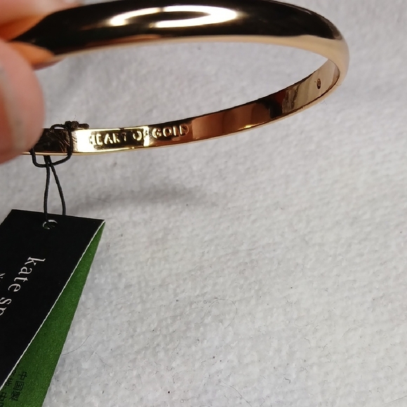 Kate Spade Gold-Tone Heart Of Gold Idiom Bangle with Pink Dust Bag - Picture 4 of 5